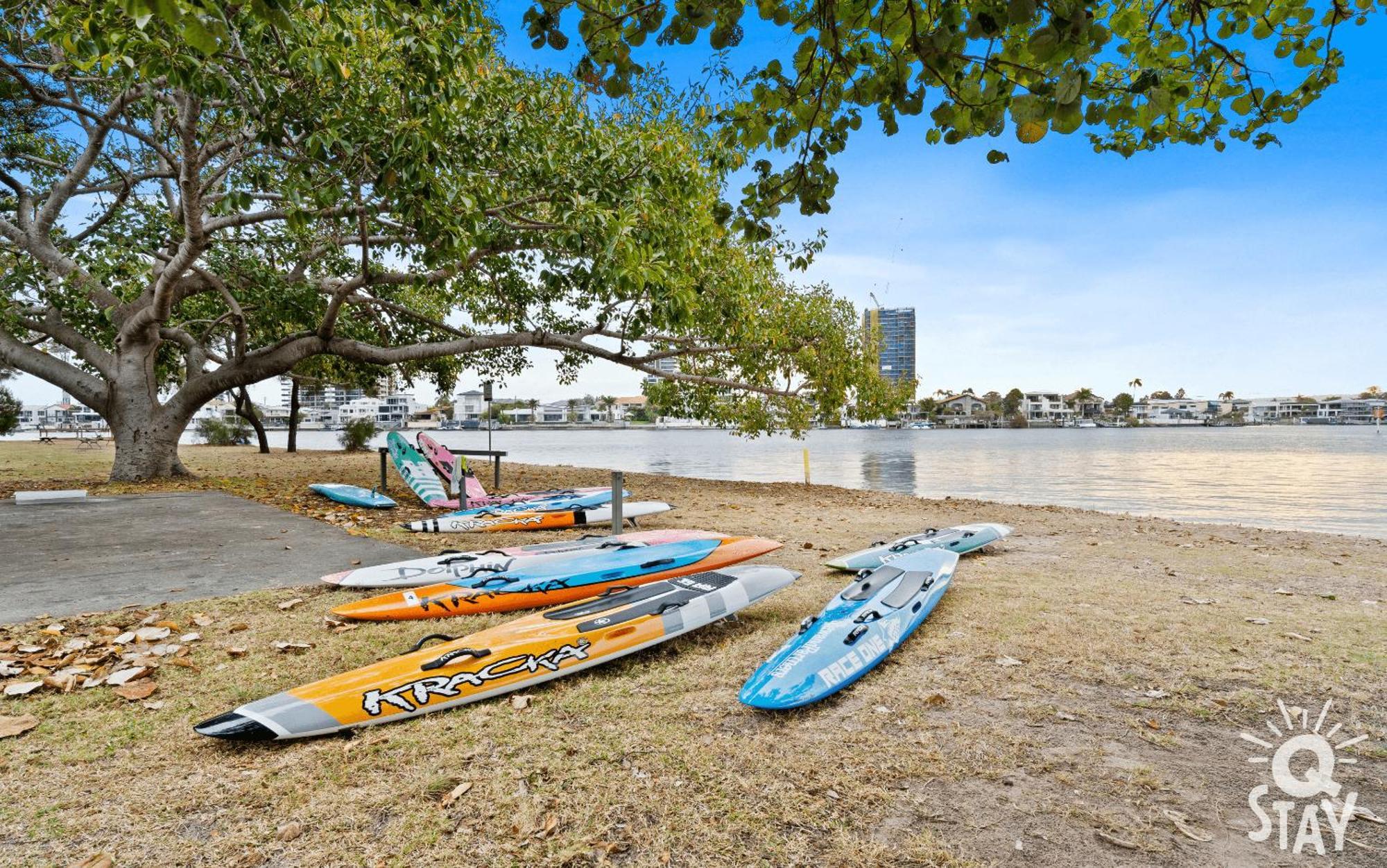 Villa 3 Bedroom Villa's In Surfers Paradise - Q *