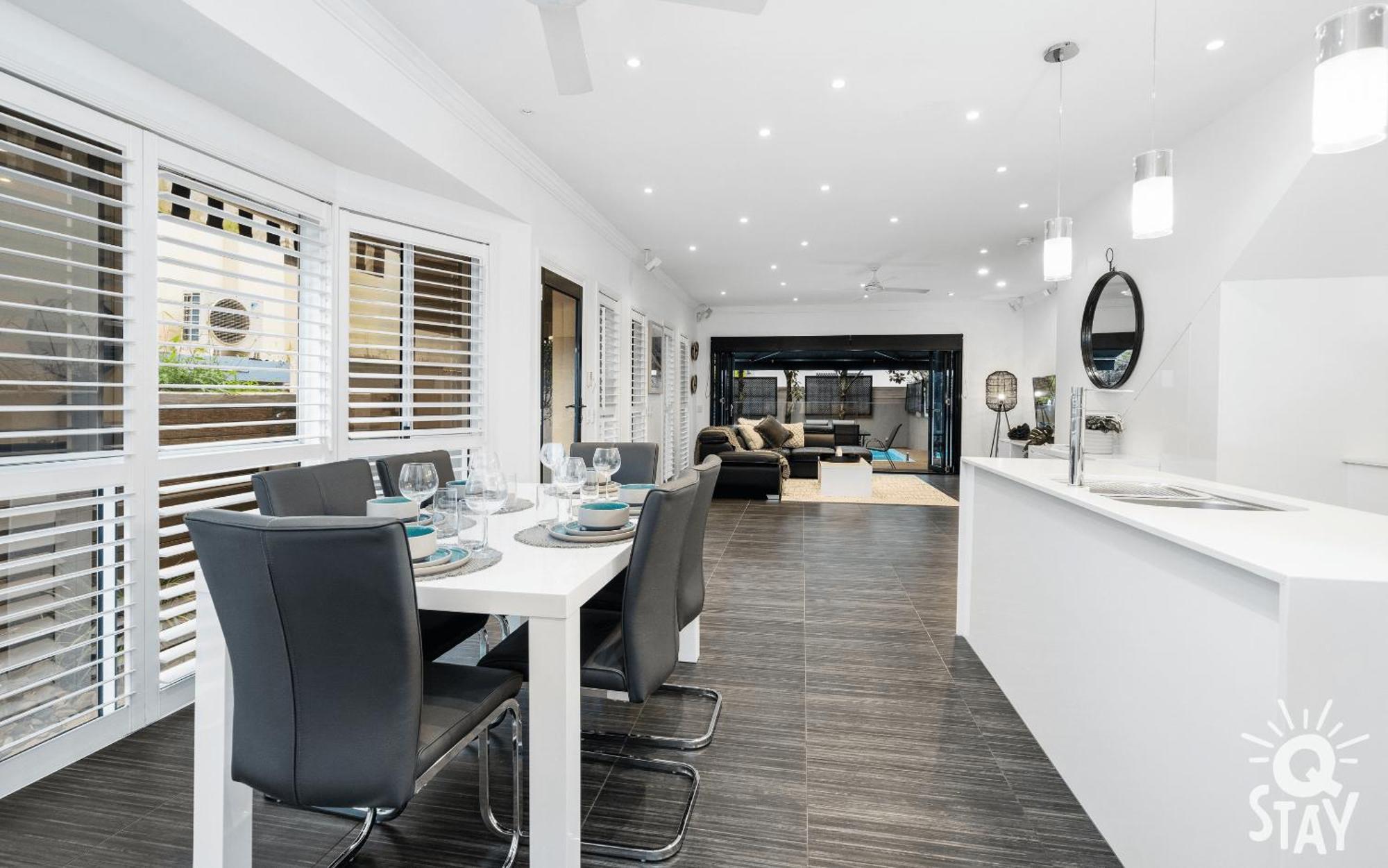 Villa 3 Bedroom Villa's In Surfers Paradise - Q
