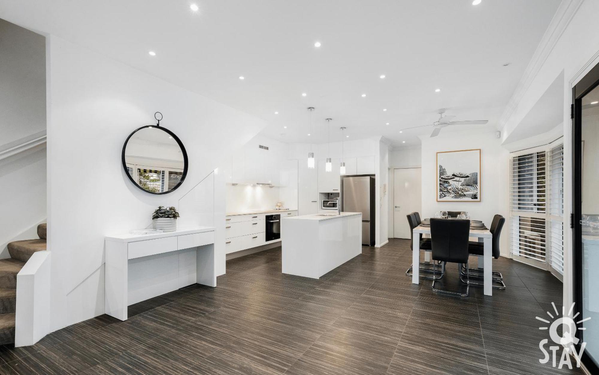 3 Bedroom Villa's In Surfers Paradise - Q Villa