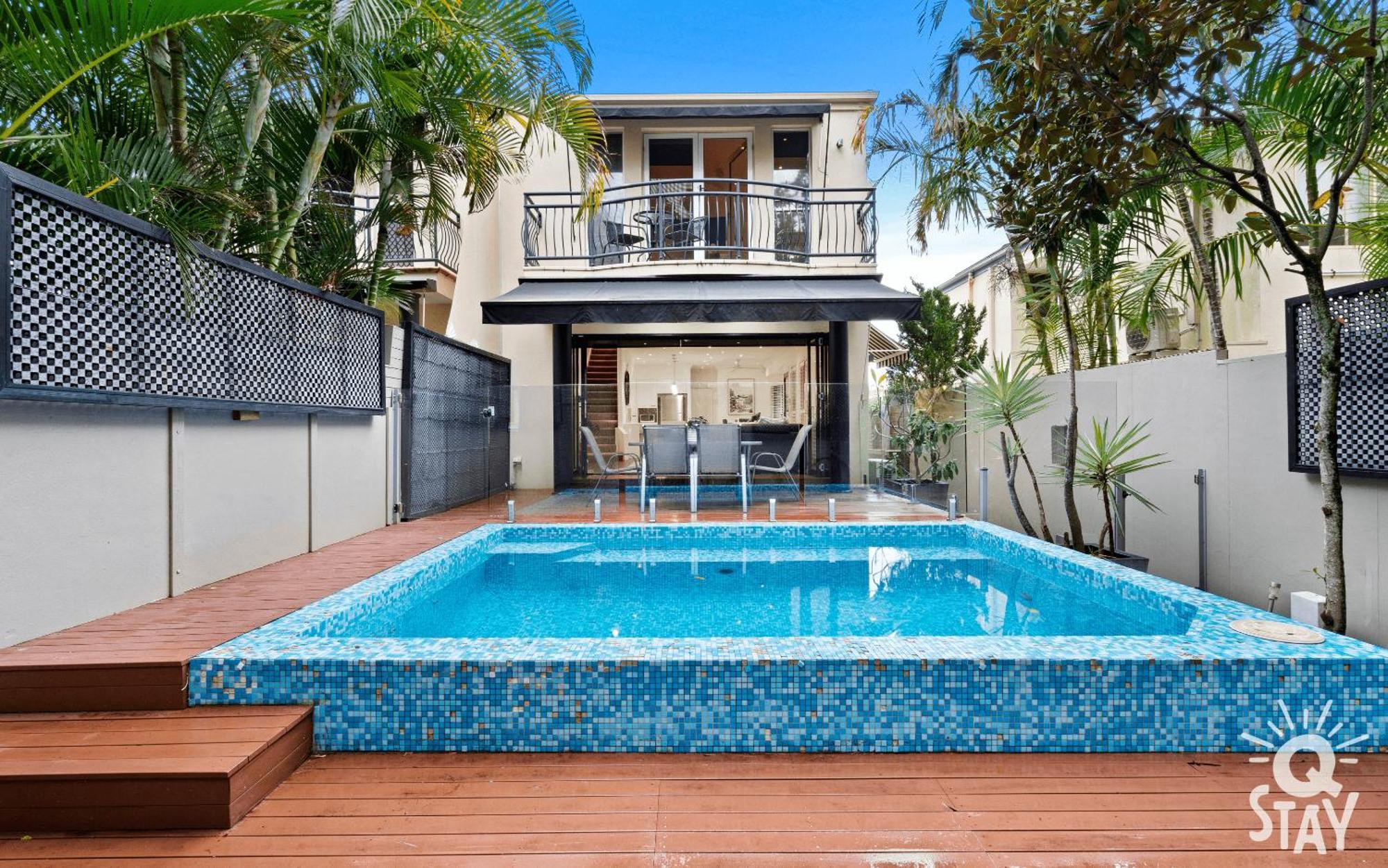 Villa 3 Bedroom Villa's In Surfers Paradise - Q
