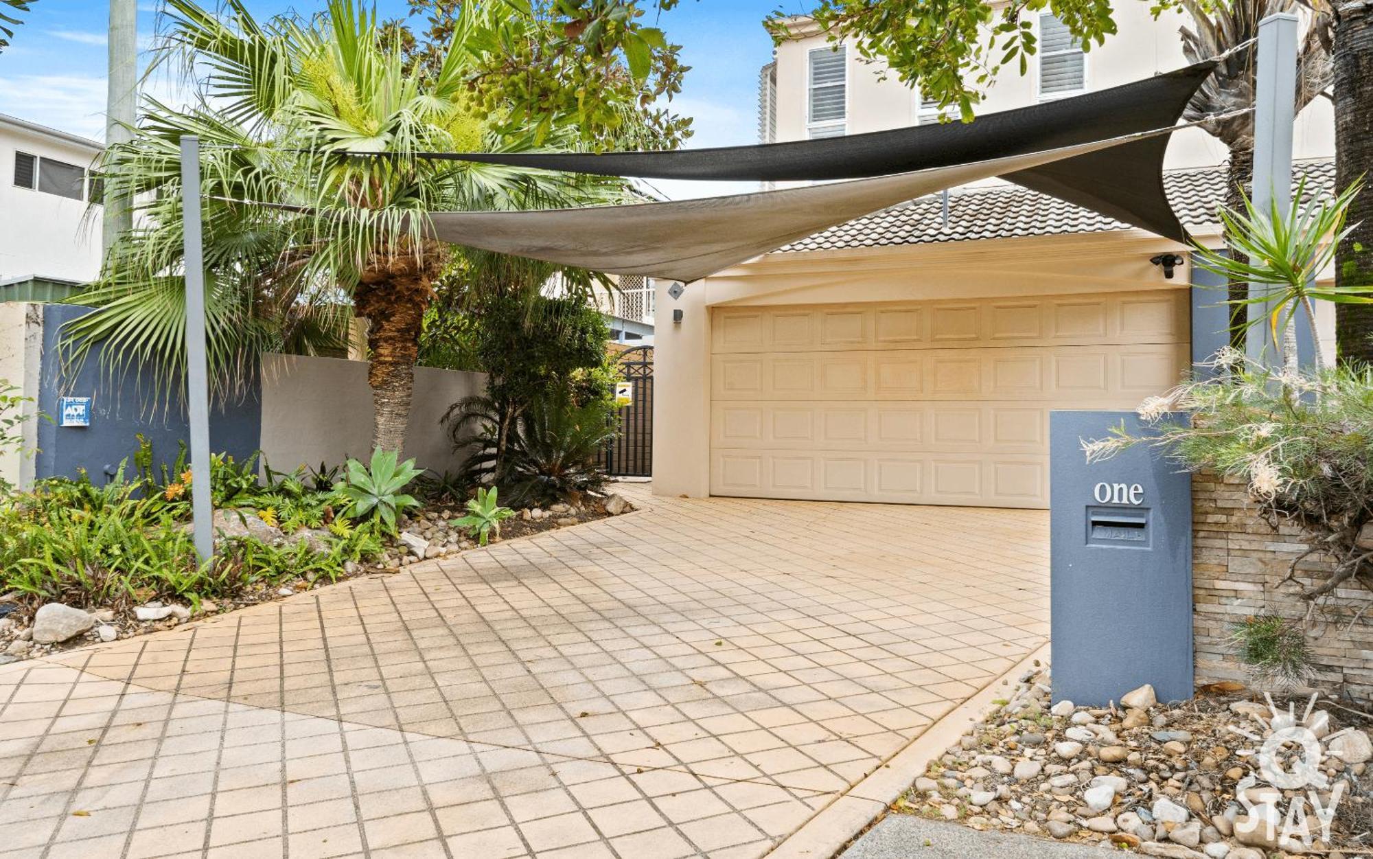 3 Bedroom Villa's In Surfers Paradise - Q Villa